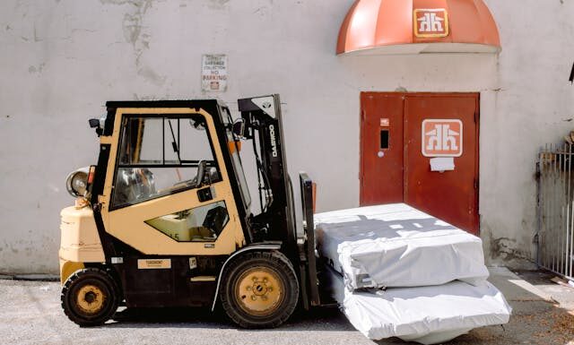 Który wózek widłowy jest lepszy, elektryczny czy spalinowy? Który wózek widłowy jest lepszy, elektryczny czy spalinowy